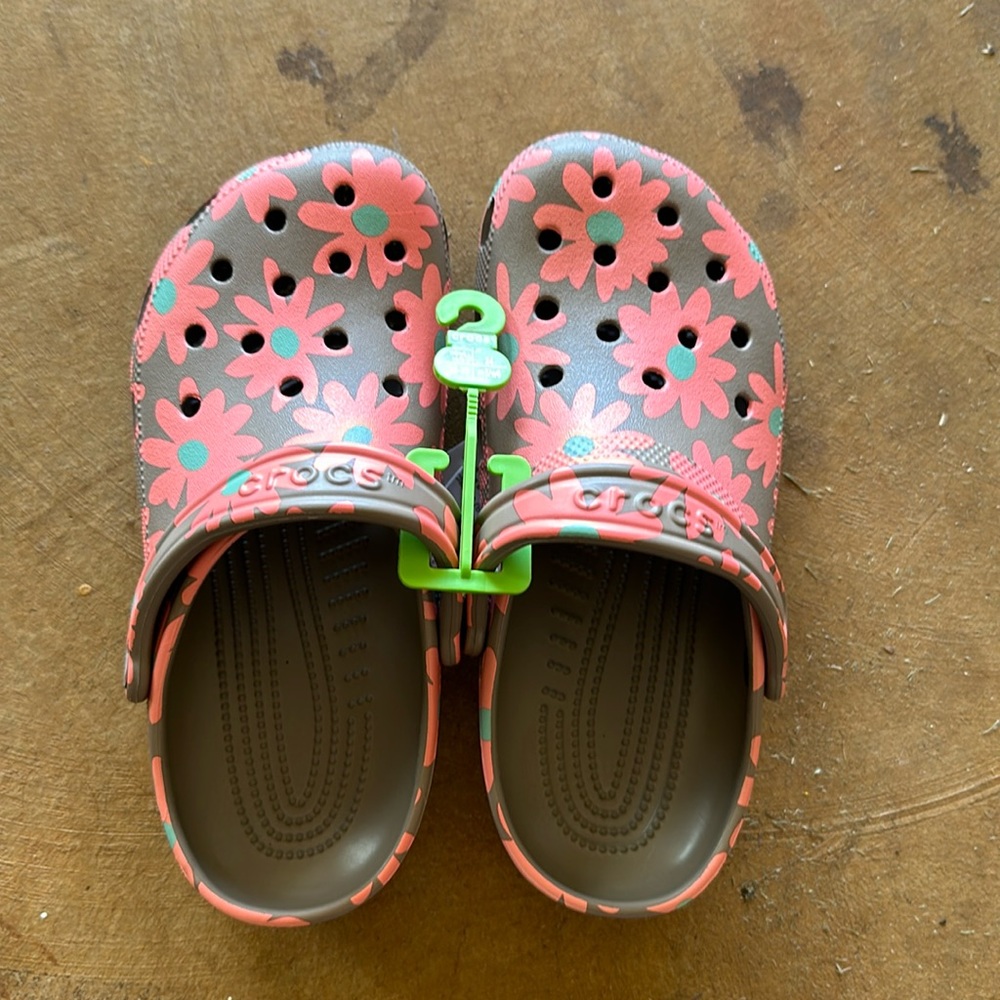 Flower crocs NWT